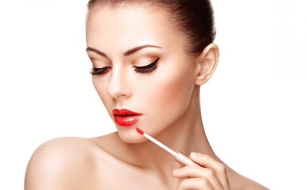 唇膏和口红的区别 唇膏和唇彩的区别(1)