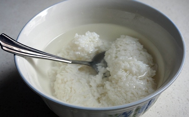 开水泡饭对身体好吗？开水泡饭伤胃吗？[图]