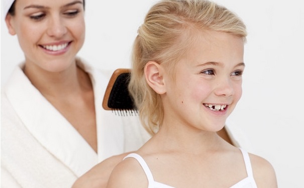 春天梳头发有什么好处？春季怎样护理头发？(1)
