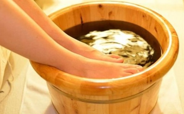 什么时候泡脚好？泡脚什么时候泡最好？(1)