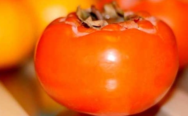柿子和牛奶可以一起吃吗？柿子和牛奶一起吃的坏处？[图]