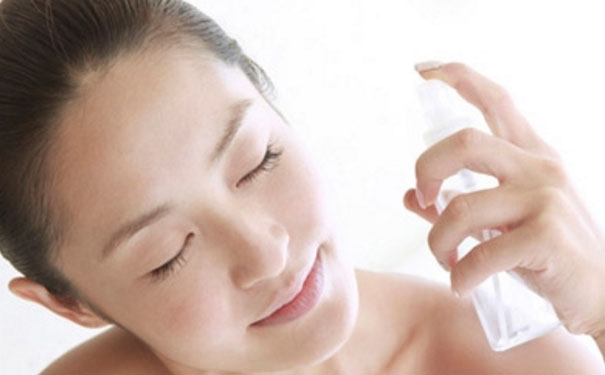 保湿喷雾什么时候用？保湿喷雾正确使用时间(1)