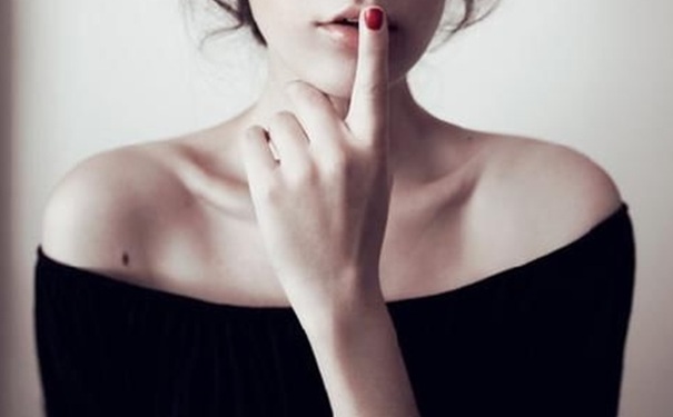 月经迟迟不来是为什么？月经一直不来怎么办呢？[图]