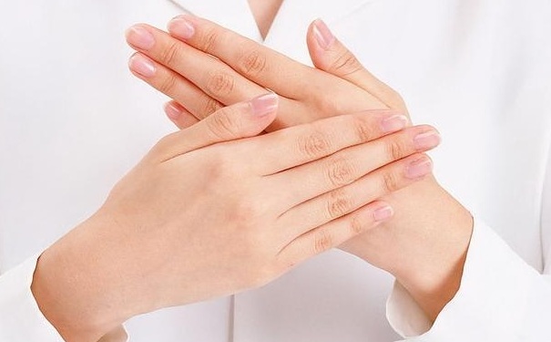 手掌脱皮怎么办？手脱皮怎么办治疗？(1)