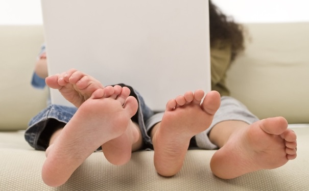 冬天脚出汗是怎么回事？冬天脚冰凉出汗是怎么回事？(1)