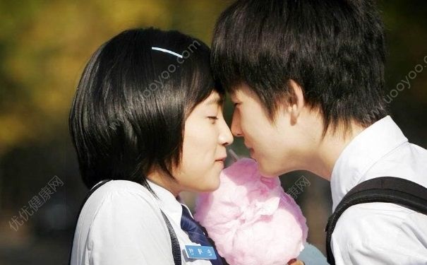 16岁女生可以谈恋爱吗？女生怎么追喜欢的男生？(1)