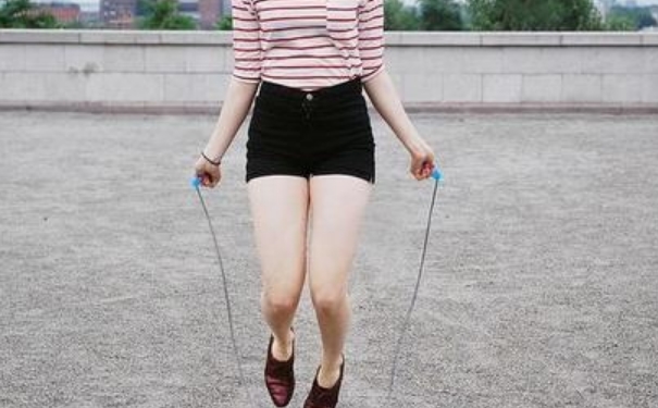 跳绳小腿会长肌肉吗？跳绳会使小腿变粗吗？(1)