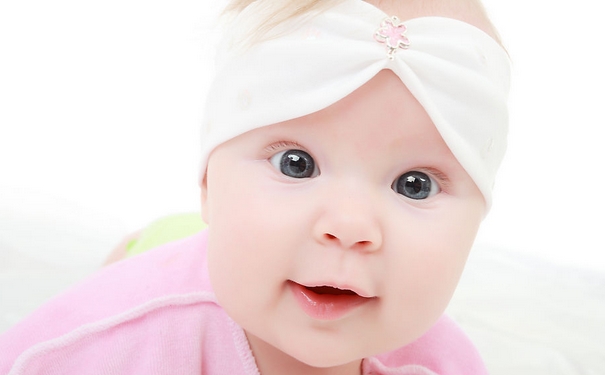 小孩耳朵里有硬耳屎怎么办？小孩耳屎太硬掏不出来？(1)