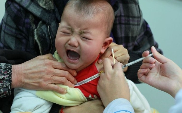 小孩打针后可以洗澡吗？孩子打针后能洗澡吗？(1)
