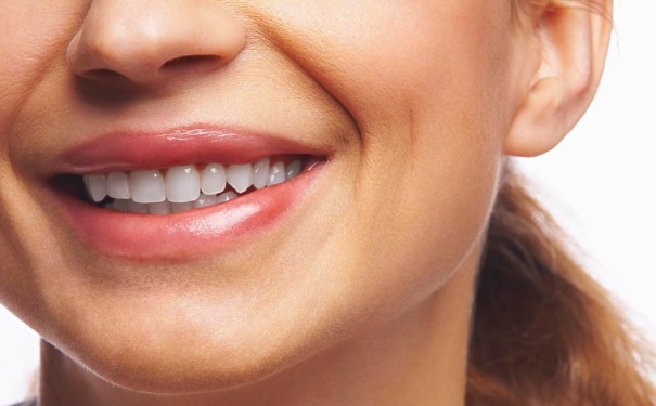 嘴唇发干是什么原因？嘴唇干裂是什么原因造成的？(1)