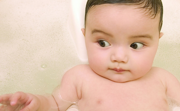 宝宝长牙怎么喂奶？宝宝长牙怎么母乳喂养？(1)