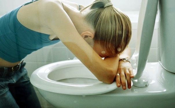 白带异常小腹痛怎么回事？白带褐色带血丝小腹酸痛为什么？(1)