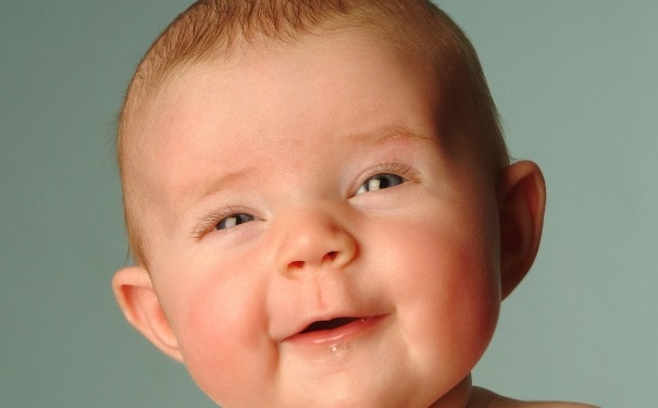 小孩长雀斑怎么办？小孩脸上长雀斑怎么办？(1)