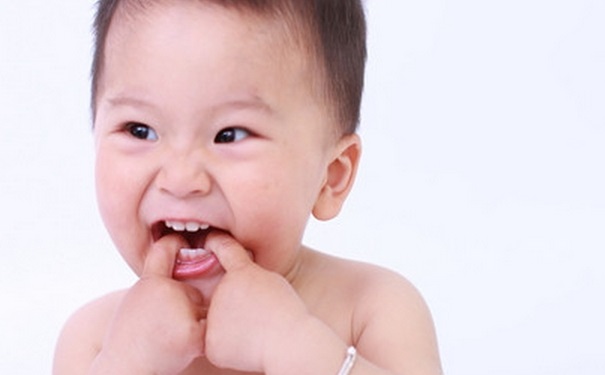 如何挑磨牙工具？宝宝长牙怎么选择磨牙工具？(1)