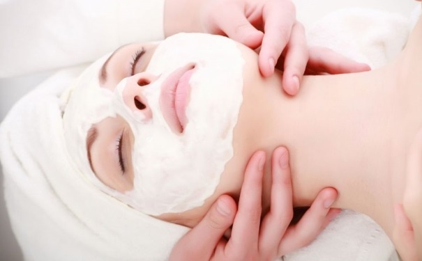 晒后如何自制美白面膜？怎样自制美白补水面膜？(1)