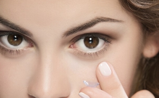 戴隐形眼镜有什么注意事项？戴隐形眼镜的注意事项(1)