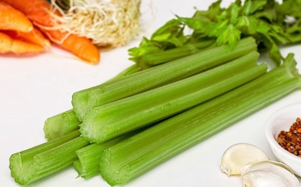 美白牙齿有什么方法？美白牙齿小妙招有哪些？(1)