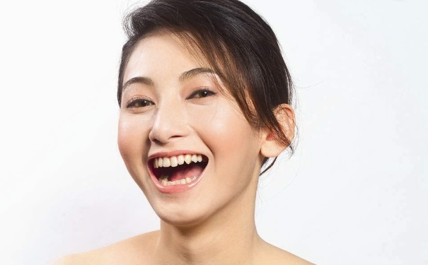 早上起来口臭怎么办？早上起来口臭怎么治？(1)