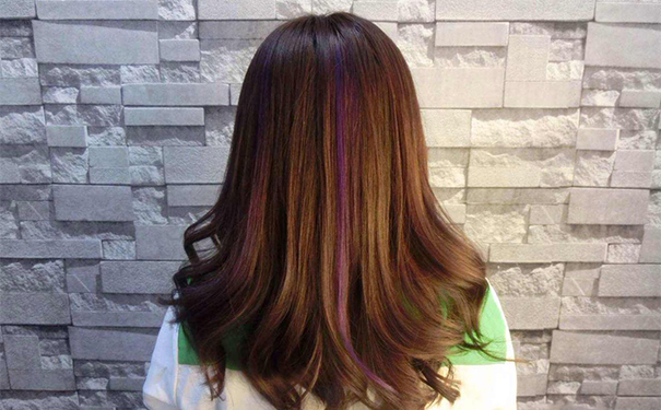 烫发后几天可以洗头？烫发后多久可以洗头？(1)