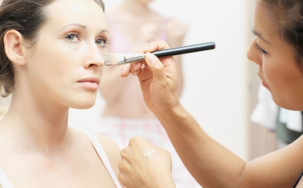 夏天化妆怎样不脱妆？夏天怎么化妆不脱妆？(1)