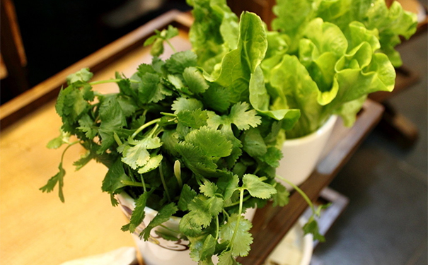 用什么洗脸可以去斑？用什么护肤品洗脸可以祛斑？(1)