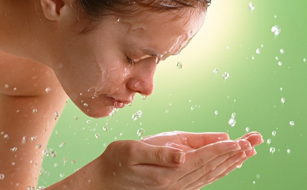 皮肤外油内干怎么办？皮肤外油内干怎么调理？(1)