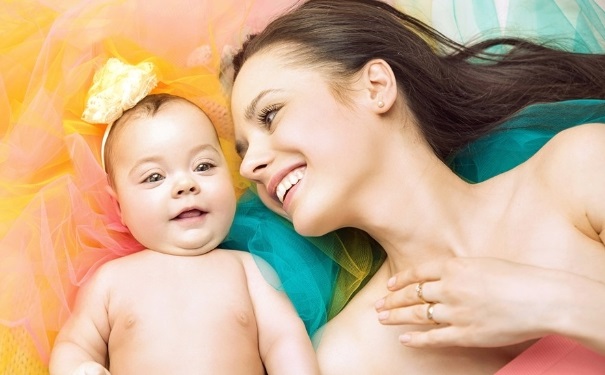 哺乳期发烧怎么办？哺乳期发烧怎么办还能喂孩子吗？[图]