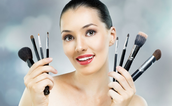 夏季化妆注意事项有哪些？夏季化妆的正确步骤(1)