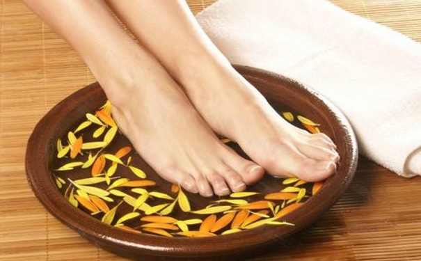 月经量少泡脚有用吗？月经量少可以泡脚吗？(1)