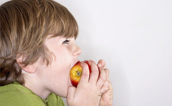 吃苹果对牙齿好吗？吃苹果对牙齿有好处吗？(1)