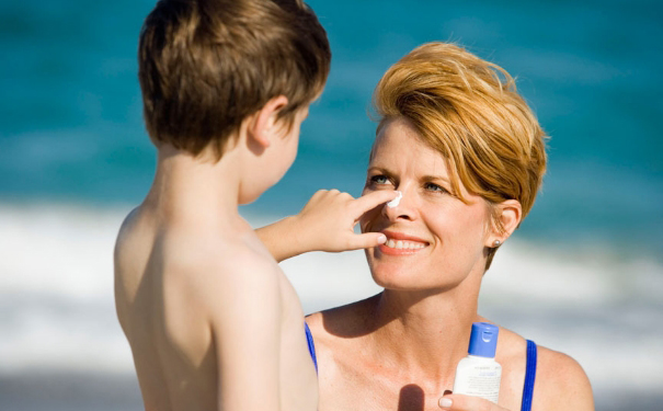 防晒霜一天擦几次？防晒霜几个小时涂一次？(1)