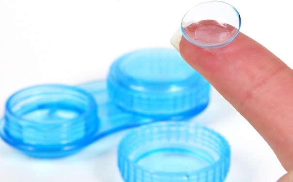 隐形眼镜怎么戴？隐形眼镜的佩戴方法[图]