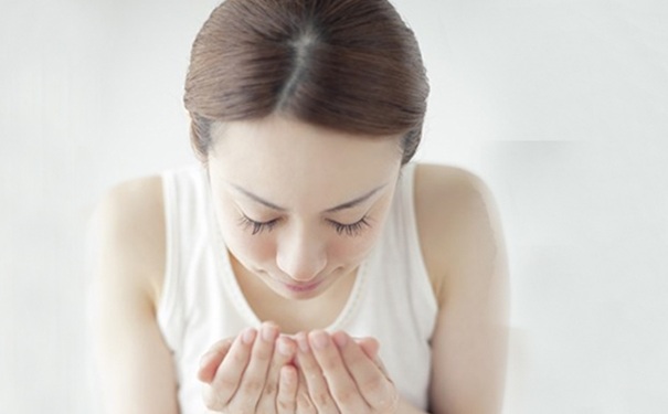 洗脸的正确方法是怎样的？正确的洗脸要注意什么？(1)