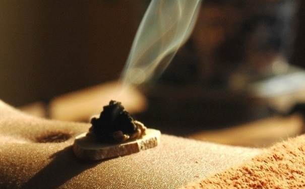 简单艾灸的方法有哪些？家庭艾灸疗法(1)