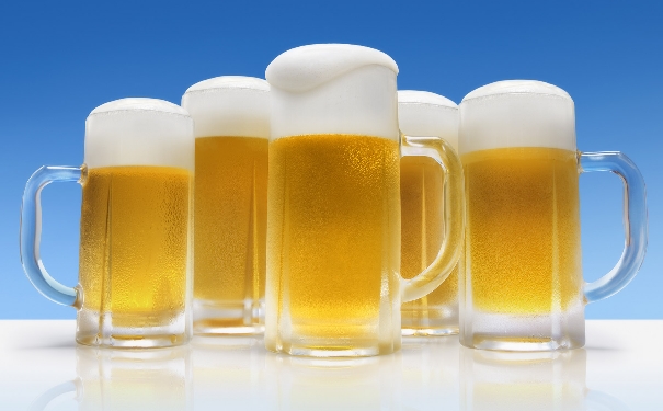 喝啤酒要注意什么？喝啤酒时哪些习惯最伤身？[图]