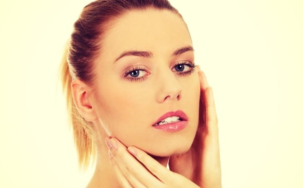 脸上长痤疮要怎么办？脸上痤疮的治疗方法(1)