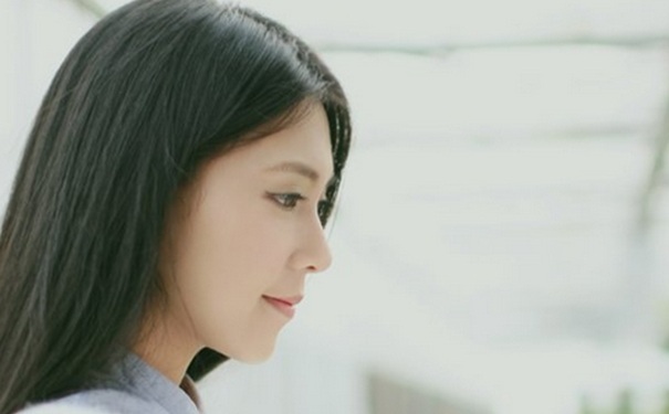 额头长痘痘怎么办呢？额头上长痘痘怎么调理？(1)