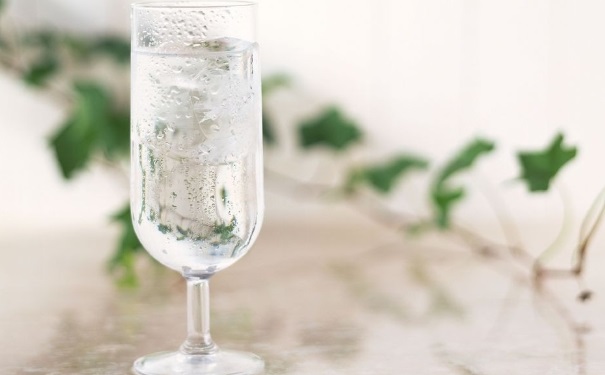 盐水洗脸有哪些好处？用盐水洗脸有什么好处呢？(1)