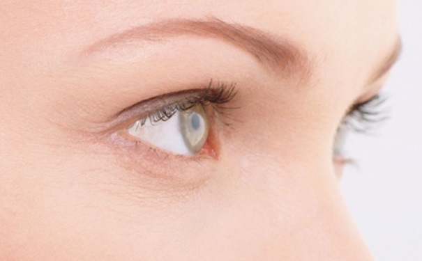 如何去鱼尾纹？去鱼尾纹的方法(1)