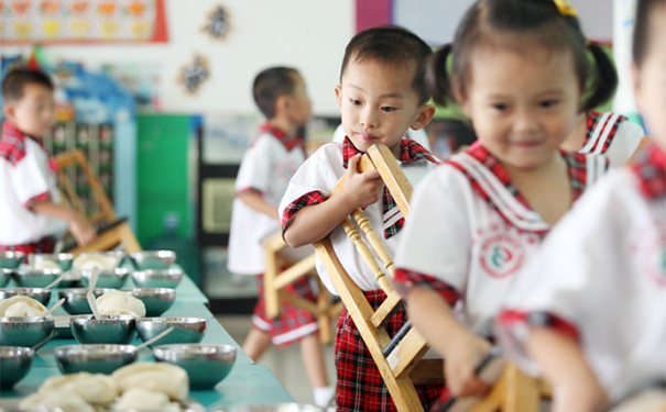 孩子上幼儿园总哭怎么办？孩子上幼儿园哭闹怎么办？(1)