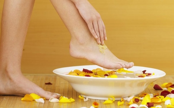 用热水泡脚有哪些好处？热水泡脚的好处？[图]
