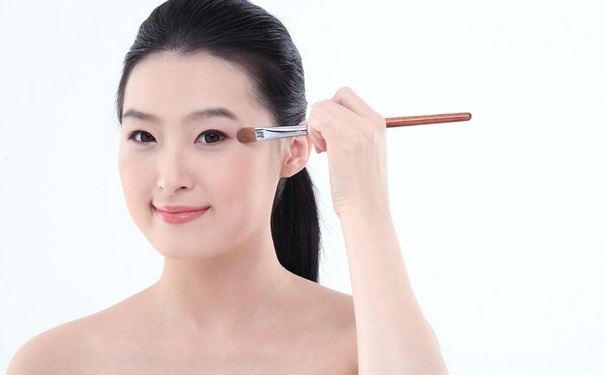 眼霜会导致长脂肪粒吗？用眼霜怎么避免脂肪粒？(1)