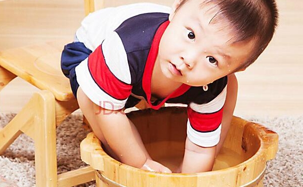 什么人不能热水泡脚？哪些人不宜泡脚？(1)