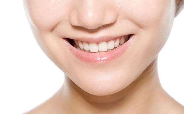 嘴唇干裂吃什么好？嘴唇干燥吃什么缓解？(1)