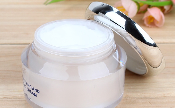 颈霜和面霜的区别有哪些？面霜和颈霜的区别是什么？(1)