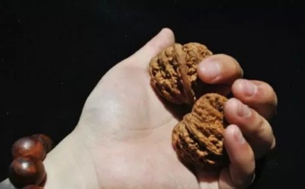 哪些动作能保健大脑？大脑保健的几个小动作(1)