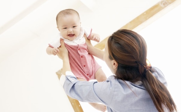 哺乳期发烧能喂奶吗？哺乳期发烧了还能喂孩子吗？(1)