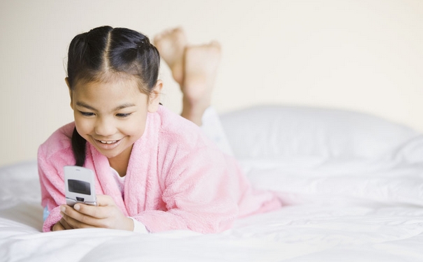 手机对皮肤伤害大吗？手机对皮肤的危害(1)