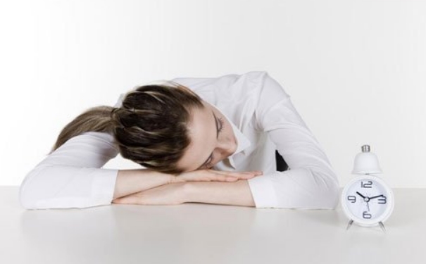 女生熬夜有什么坏处？女生熬夜有什么不好？(1)