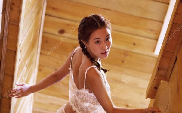 13岁女孩有白色分泌物咋回事？13岁女孩有白色分泌物正常吗？(1)